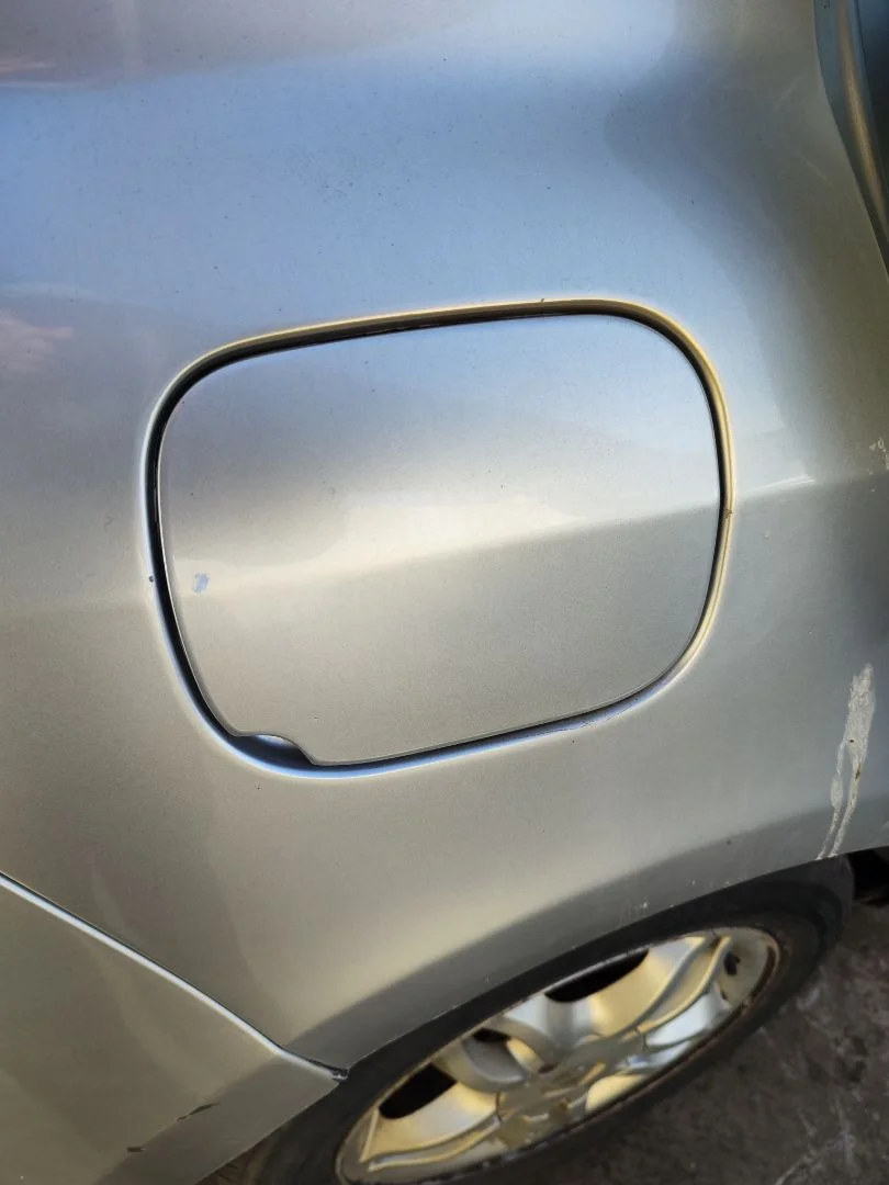 Foto de TAPA EXTERIOR COMBUSTIBLE RENAULT CLIO III 1.4 16V (98 CV / 72 KW)