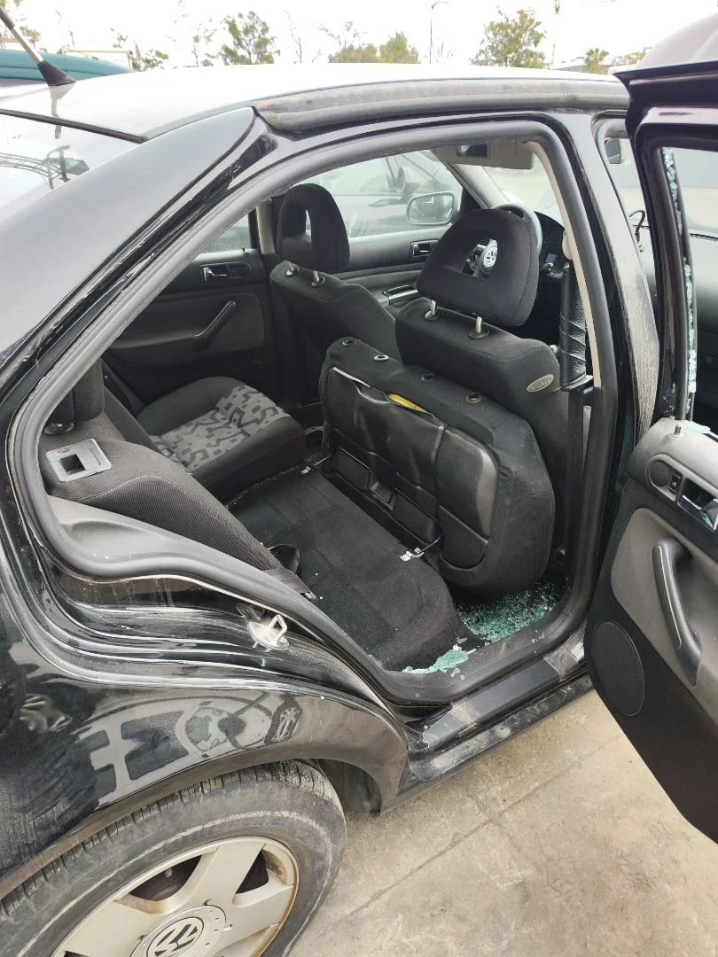 Foto de GOMAS CONTORNO PUERTA VOLKSWAGEN BORA BERLINA (1J2)(1998) 1.9 TDI (110 CV / 81 KW)