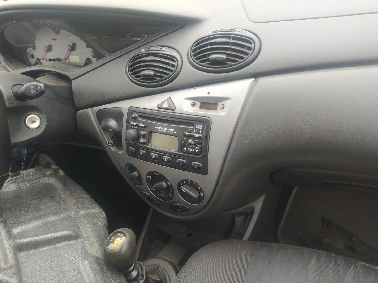 Foto de WARNING FORD FOCUS BERLINA (CAK) 1.8 TDDI Turbodiesel CAT (90 CV / 66 KW)