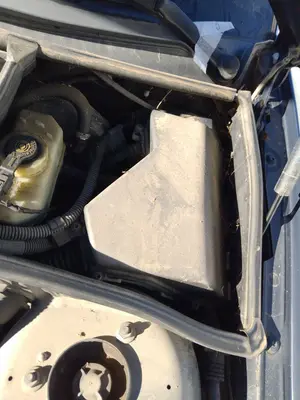 Foto de CAJA RELES / FUSIBLES BMW SERIE 3 COMPACTO (E46) 2.0 16V Diesel CAT (150 CV / 110 KW)