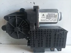 Foto de MOTOR ELEVALUNAS DELANTERO DERECHO CITROEN C4 PICASSO 2.0 HDi FAP CAT (RHR / DW10BTED4) (136 CV / 100 KW) referencia 9682495580 foto 3