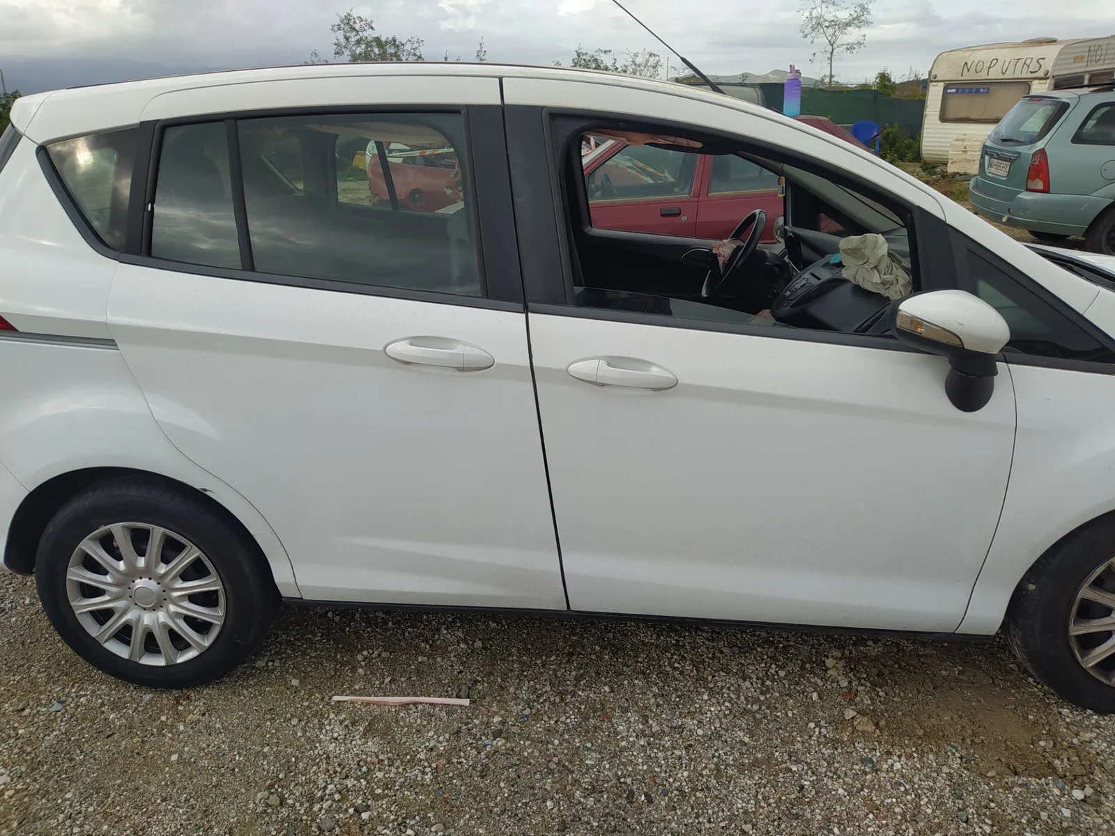 Foto de LUNA TRASERA DERECHA FORD B-MAX (CB2) 1.5 TDCi CAT (95 CV / 70 KW) referencia 1752166