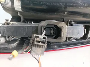 Foto de PILOTO TRASERO IZQUIERDO RENAULT ESPACE IV (JK0) referencia 8200027153 foto 5