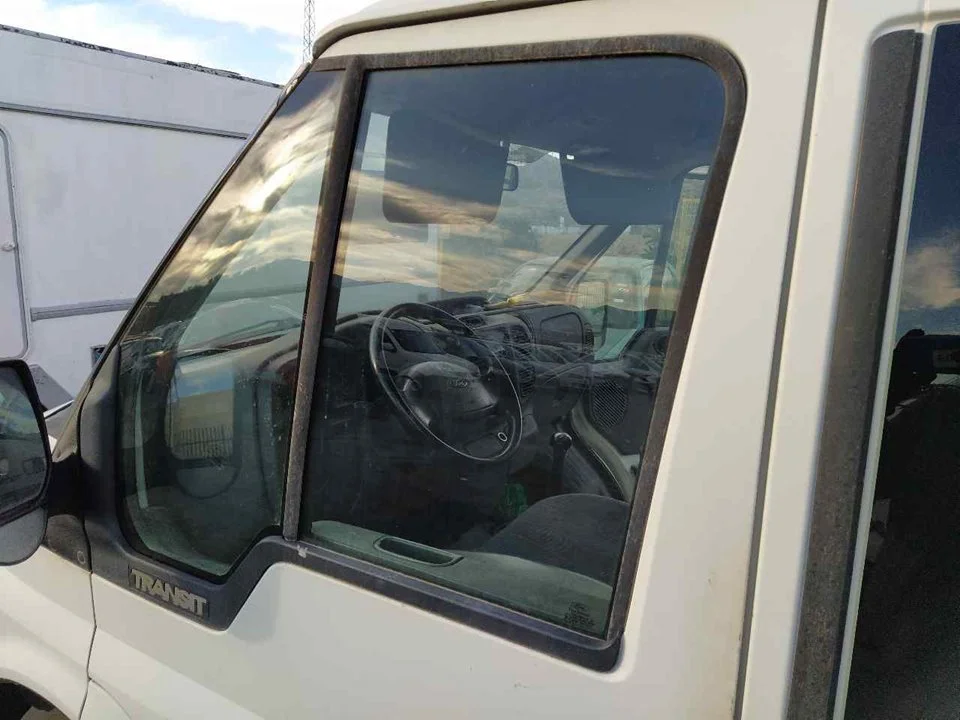 Foto de LUNA DELANTERA IZQUIERDA FORD TRANSIT COMBI (FY) 2.0 TD CAT (75 CV / 55 KW)