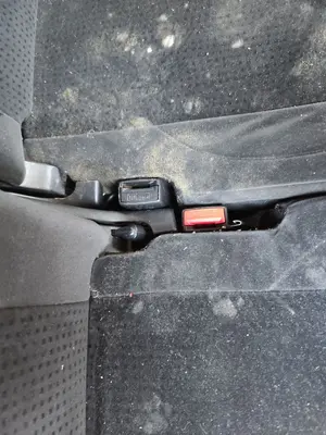 Foto de ENGANCHE CINTURON TRASERO DERECHO CITROEN GRAND C4 PICASSO 1.6 16V HDi FAP (109 CV / 80 KW)