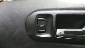 Foto de MANDO ELEVALUNAS DELANTERO DERECHO VOLKSWAGEN PASSAT BERLINA (3B2) 1.6  (101 CV / 74 KW) referencia 3B0959855