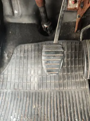 Foto de PEDAL FRENO RENAULT CLIO III 1.5 dCi Diesel CAT (86 CV / 63 KW)