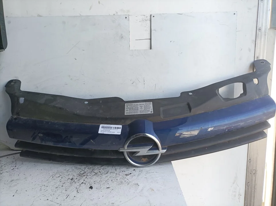 Foto de REJILLA DELANTERA OPEL ASTRA H BERLINA 1.7 16V CDTI (101 CV / 74 KW) referencia 13154225