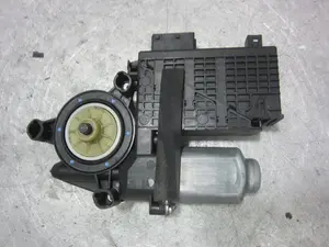 Foto de MOTOR ELEVALUNAS DELANTERO DERECHO CITROEN XSARA BERLINA 1.6 16V CAT (NFU / TU5JP4) (109 CV / 80 KW) referencia 9682495780 foto 4