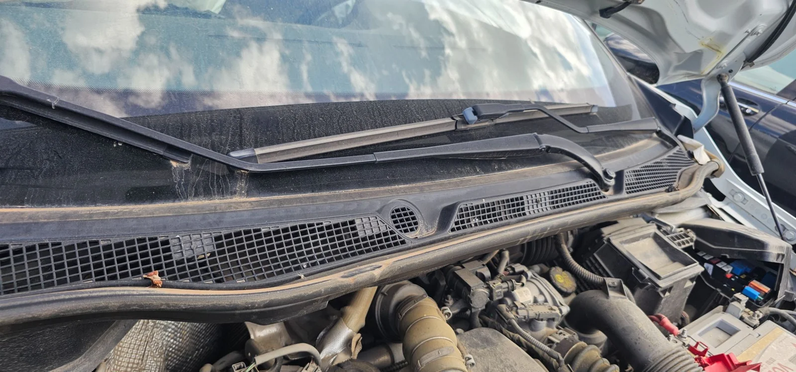 Foto de MOTOR LIMPIA DELANTERO RENAULT CAPTUR I 1.5 dCi Diesel FAP (110 CV / 81 KW)