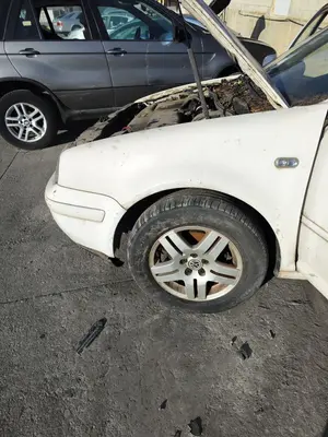Foto de ALETA DELANTERA IZQUIERDA VOLKSWAGEN GOLF IV BERLINA (1J1)(10.1997) 2.0  (116 CV / 85 KW)