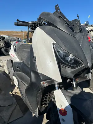 Foto de CARENADO DELANTERO DERECHO YAMAHA X-MAX 300 292 cm3 - 20.6 kW (0 CV / 0 KW) foto 3