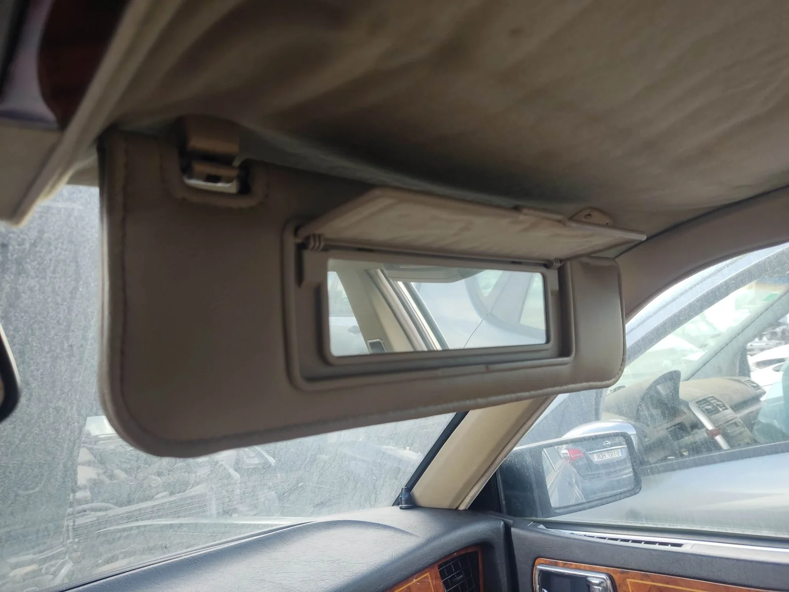 Foto de PARASOL DERECHO JAGUAR XJ 4.0 CAT (222 CV / 163 KW)