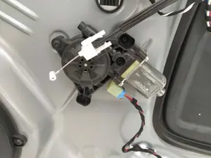Foto de MOTOR ELEVALUNAS DELANTERO DERECHO PORSCHE MACAN (95BA) referencia 5Q0959802C foto 1