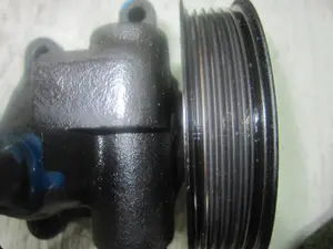 Foto de BOMBA DIRECCION FORD FOCUS BERLINA (CAK) 1.8 TDDI Turbodiesel CAT (90 CV / 66 KW) foto 2