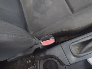 Foto de ENGANCHE CINTURON DELANTERO IZQUIERDO RENAULT MEGANE III BERLINA 5P 1.5 dCi Diesel CAT (86 CV / 63 KW)