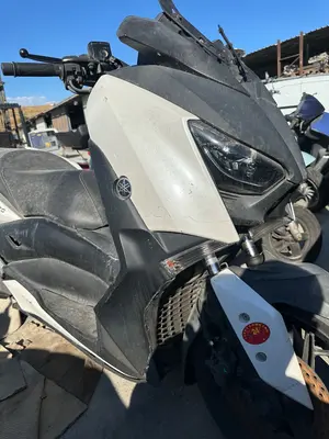 Foto de CARENADO DELANTERO DERECHO YAMAHA X-MAX 300 292 cm3 - 20.6 kW (0 CV / 0 KW) foto 2