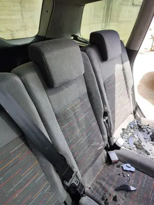Foto de ASIENTO TRASERO MEDIO FORD C-MAX (CB3)(2007) 1.8 TDCi Turbodiesel CAT (116 CV / 85 KW) foto 2