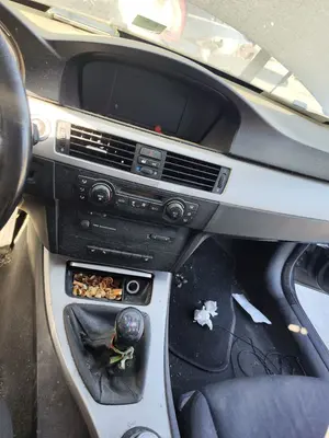 Foto de CONSOLA CENTRAL BMW SERIE 3 BERLINA (E90) 2.0 16V Diesel (163 CV / 120 KW)