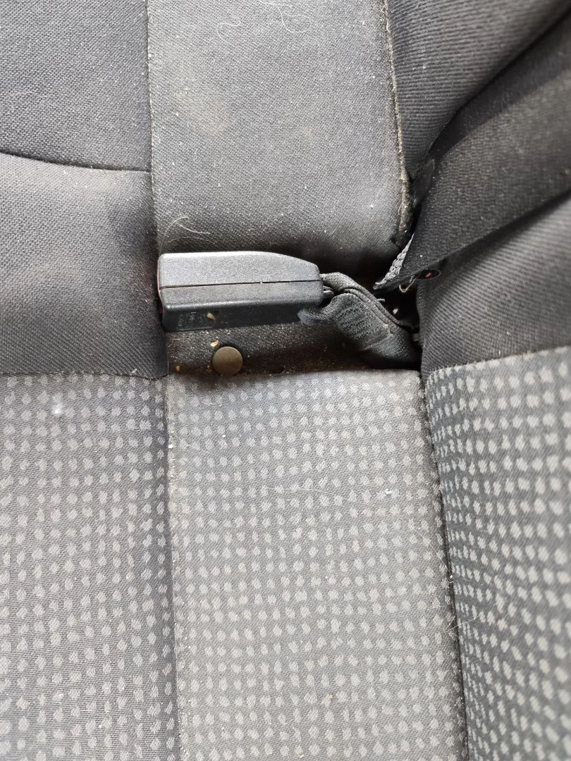 Foto de ENGANCHE CINTURON TRASERO IZQUIERDO OPEL ZAFIRA A 1.6 16V (101 CV / 74 KW)