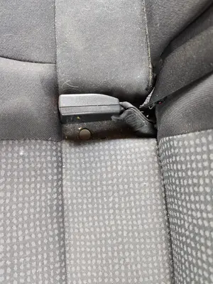 Foto de ENGANCHE CINTURON TRASERO IZQUIERDO OPEL ZAFIRA A 1.6 16V (101 CV / 74 KW)