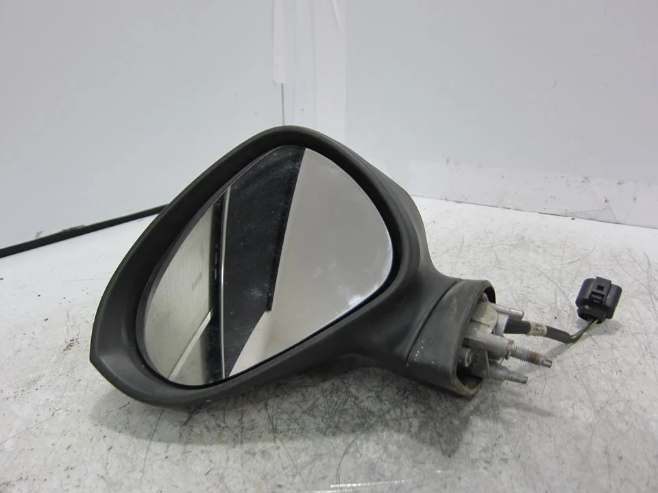 Foto de RETROVISOR IZQUIERDO SEAT LEON (1P1) 1.6 TDI (105 CV / 77 KW) referencia 034456