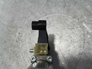Foto de MOTOR ELEVALUNAS DELANTERO DERECHO PORSCHE MACAN (95BA) referencia 5Q0959802C foto 2