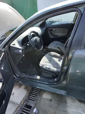 Foto de GOMAS CONTORNO PUERTA SEAT IBIZA (6L1) 1.9 TDI (101 CV / 74 KW)