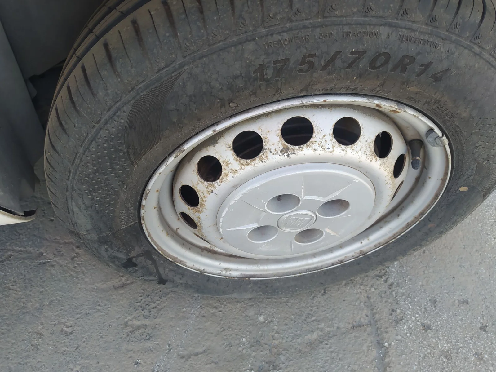 Foto de PASO RUEDA TRASERO IZQUIERDO FIAT III FIORINO (225) 1.3 16V JTD CAT (75 CV / 55 KW) referencia 0735709659