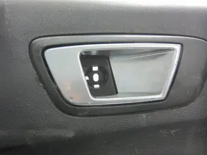 Foto de MANETA INTERIOR TRASERA DERECHA FORD FIESTA (CNN) 1.25 16V CAT (82 CV / 60 KW) referencia 8A61A22600