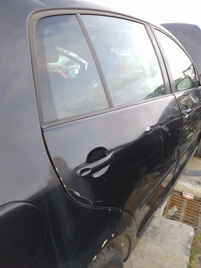 Foto de PUERTA TRASERA DERECHA VOLKSWAGEN GOLF PLUS V (5M1) 1.9 TDI (105 CV / 77 KW)