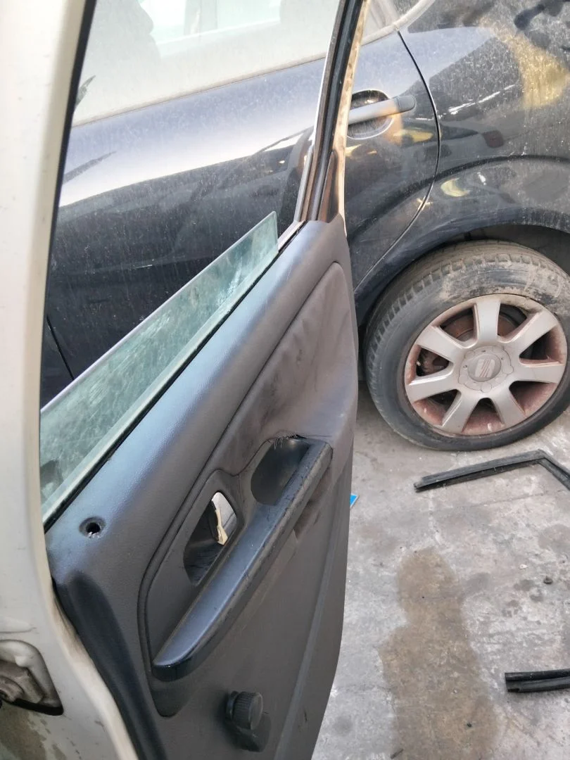 Foto de LUNA TRASERA DERECHA SEAT CORDOBA BERLINA (6K2) 1.4 (60 CV / 44 KW) referencia 6K4845206A