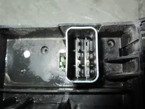 Foto de CAJA RELES / FUSIBLES CHRYSLER VOYAGER (RG) 2.4 CAT (147 CV / 108 KW) referencia 04868093AAA foto 8