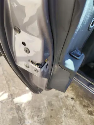 Foto de CERRADURA PUERTA TRASERA IZQUIERDA RENAULT MEGANE II BERLINA 5P 1.5 dCi Diesel (101 CV / 74 KW) referencia 8200028429