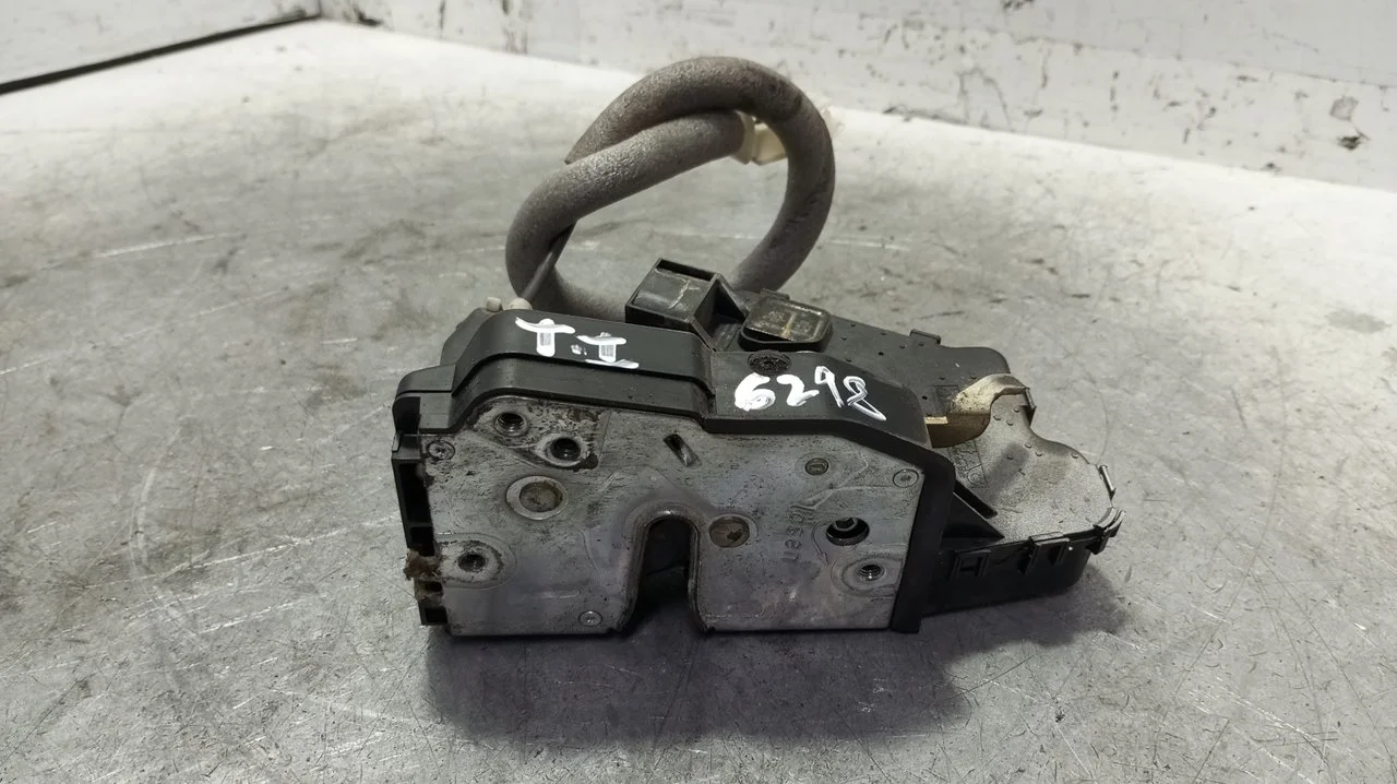 Foto de CERRADURA PUERTA TRASERA IZQUIERDA BMW SERIE 3 BERLINA (E46) 2.0 16V Diesel CAT (136 CV / 100 KW) referencia 51227011245