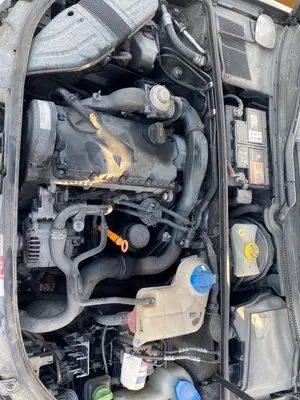 Foto de CAJA RELES / FUSIBLES AUDI A4 BERLINA (8E) 1.9 TDI (131 CV / 96 KW)