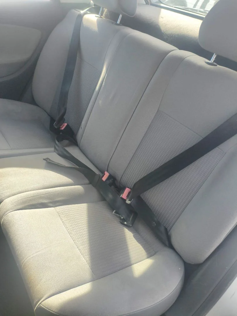 Foto de CINTURON SEGURIDAD TRASERO CENTRAL SEAT IBIZA (6L1) 1.4 16V (75 CV / 55 KW)