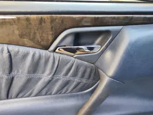 Foto de MANETA INTERIOR TRASERA IZQUIERDA MERCEDES-BENZ CLASE E (BM 210) BERLINA 3.2 CDI CAT (197 CV / 145 KW) referencia A2107660164 9B51 foto 3