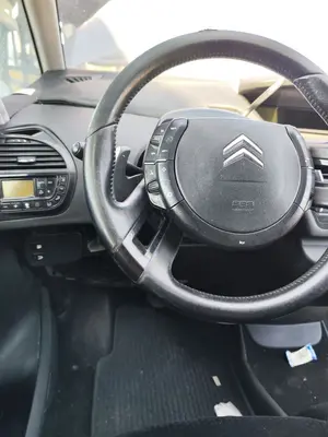 Foto de VOLANTE CITROEN GRAND C4 PICASSO 1.6 16V HDi FAP (109 CV / 80 KW) foto 3