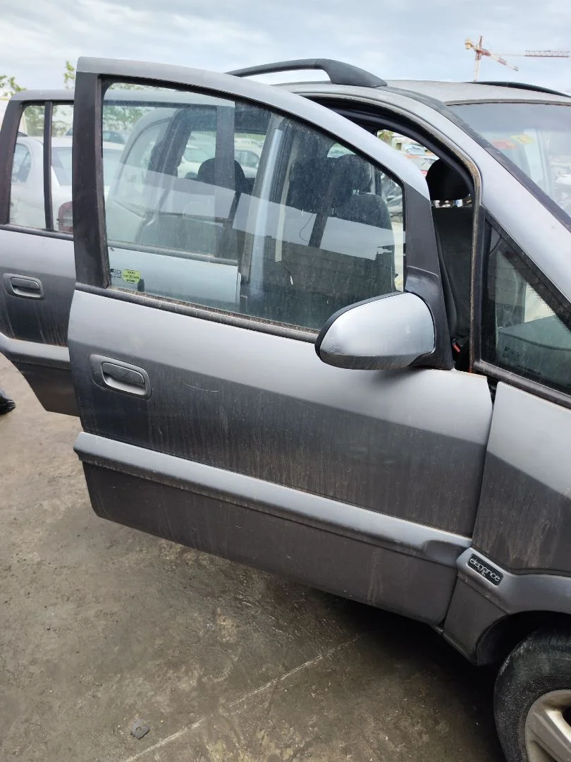 Foto de PUERTA DELANTERA DERECHA OPEL ZAFIRA A 2.0 DTI (101 CV / 74 KW)