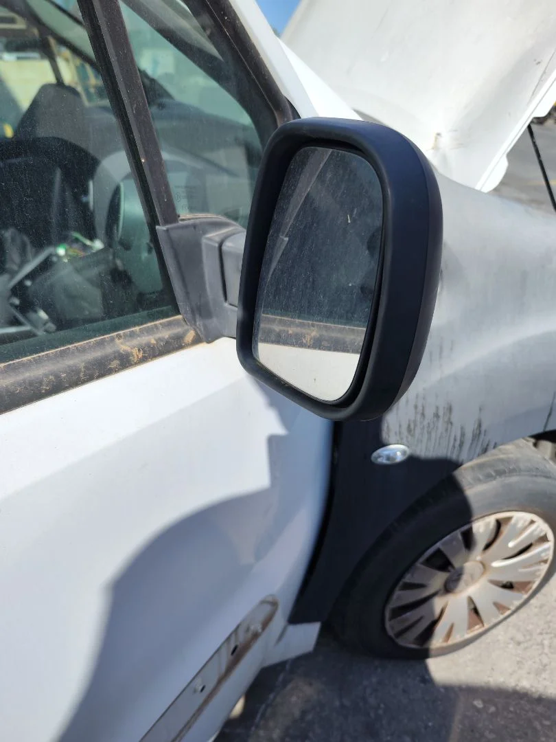 Foto de RETROVISOR DERECHO CITROEN BERLINGO FURGÓN 1.6 16V HDi FAP (75 CV / 55 KW)