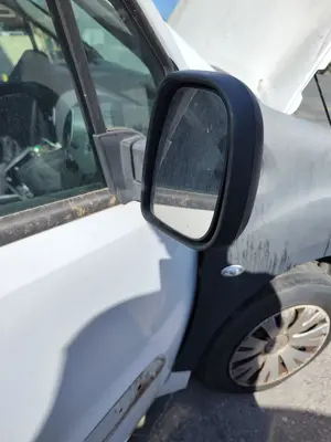 Foto de RETROVISOR DERECHO CITROEN BERLINGO FURGÓN 1.6 16V HDi FAP (75 CV / 55 KW)