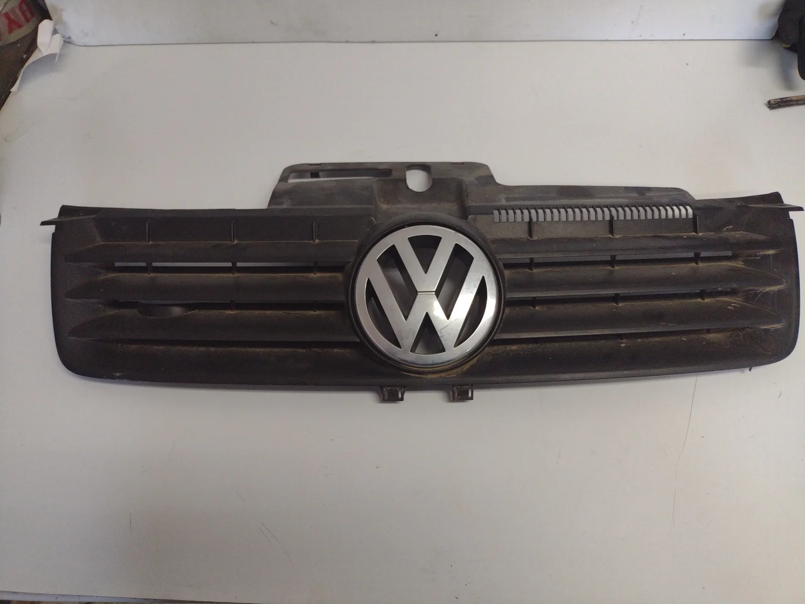 Foto de REJILLA DELANTERA VOLKSWAGEN POLO IV (9N1) 1.4 16V (101 CV / 74 KW) referencia 6Q0853651