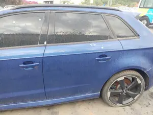 Foto de PUERTA TRASERA IZQUIERDA AUDI RS 3 SPORTBACK (8VA) 2.5 20V TFSI (367 CV / 270 KW)