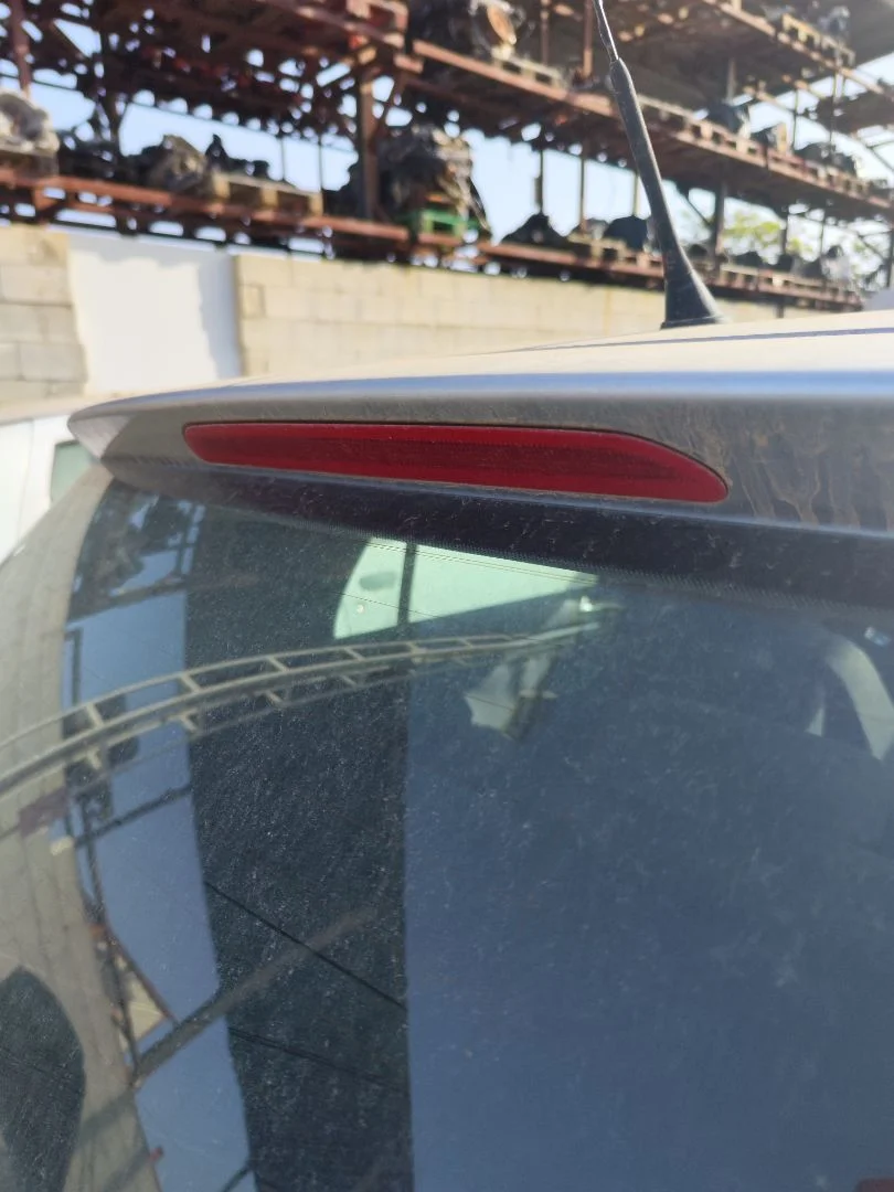 Foto de LUZ CENTRAL DE FRENO VOLKSWAGEN GOLF V (1K1)(10.2003) 1.4 16V TSI (170 CV / 125 KW) referencia 5N0945097