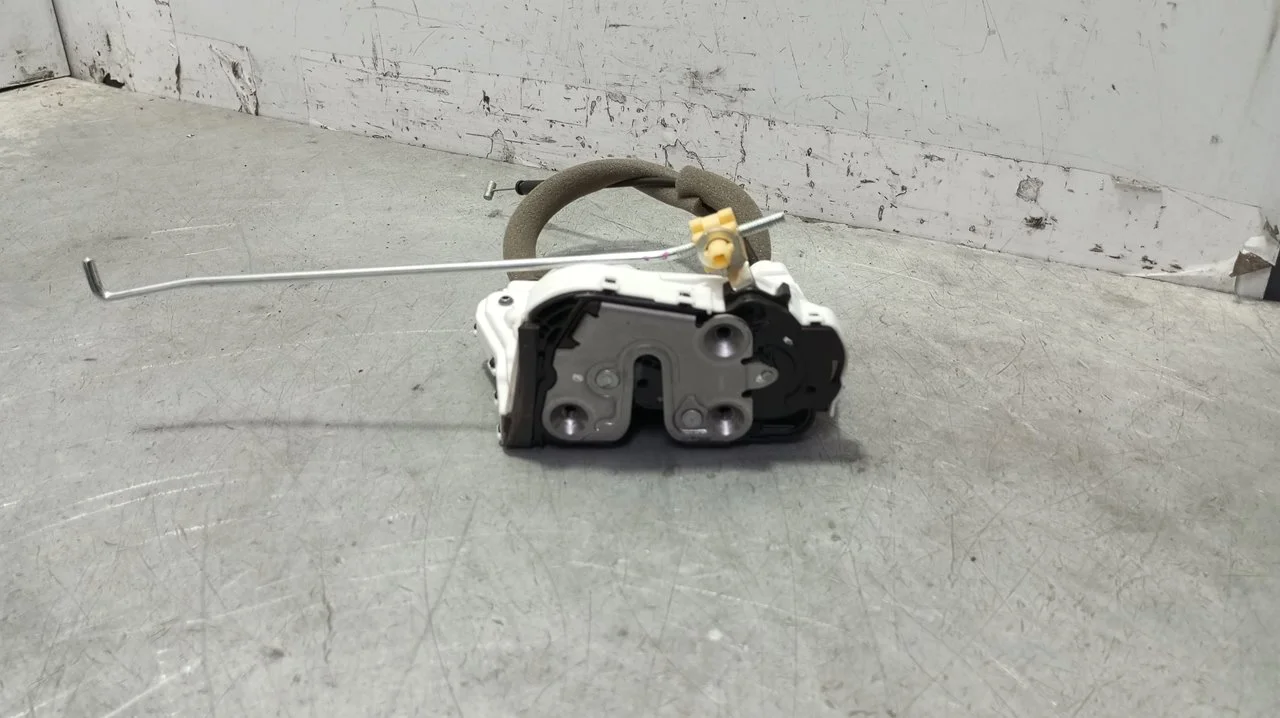 Foto de CERRADURA PUERTA DELANTERA DERECHA MG HS 1.5 Turbo (161 CV / 119 KW) referencia 10640635