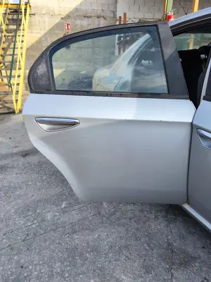 Foto de PUERTA TRASERA DERECHA ALFA ROMEO 159 (140) 1.9 JTD (M) 16V CAT (150 CV / 110 KW) foto 2