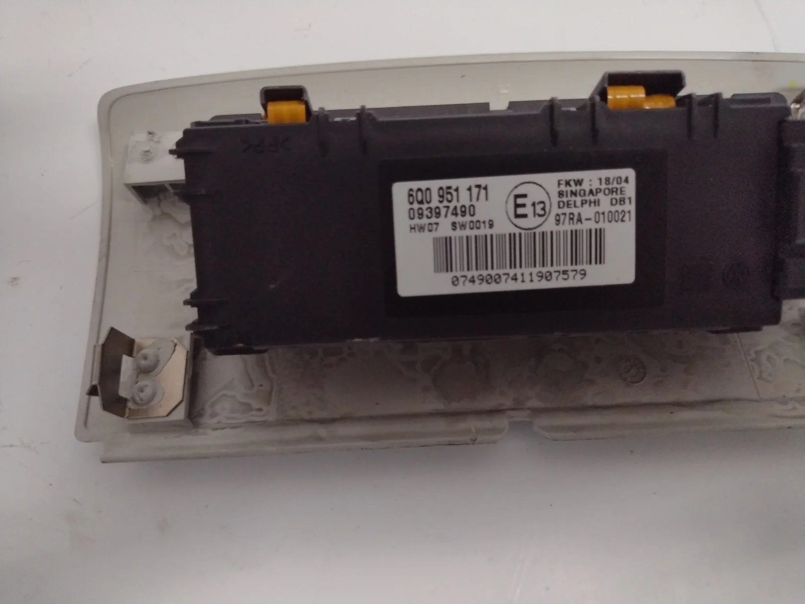 Foto de MODULO ELECTRONICO VOLKSWAGEN POLO IV (9N3) referencia 6Q0951171
