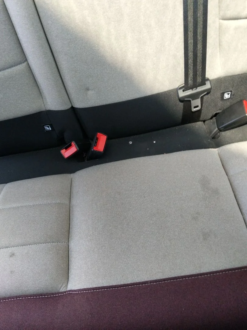 Foto de ENGANCHE CINTURON TRASERO CENTRAL CITROEN C4 CACTUS 1.2 12V VTi (82 CV / 60 KW)