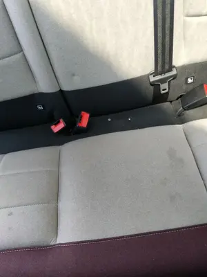 Foto de ENGANCHE CINTURON TRASERO CENTRAL CITROEN C4 CACTUS 1.2 12V VTi (82 CV / 60 KW)